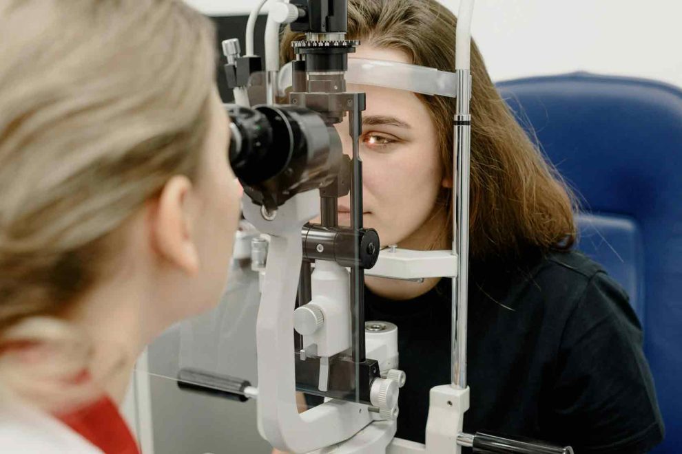 antes-de-medir-la-tension-ocular-es-bueno-hacer-una-exploracion-con-lamapra-de-hendidura antes de medir la tension ocular es bueno hacer una exploracion con lamapra de hendidura