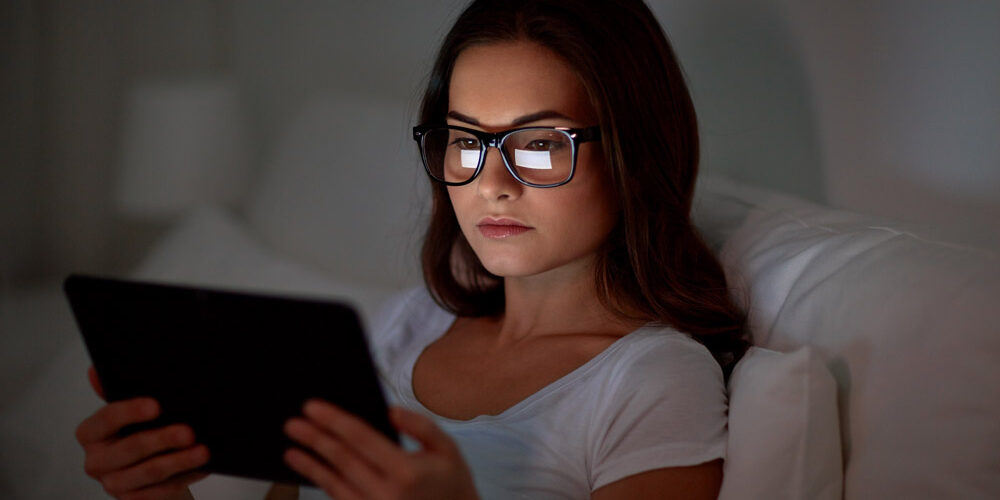 lentes-con-refuerzo-acomodativo cansancio ocular relacionado con las pantallas